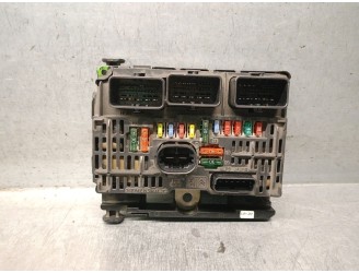 Recambio de caja reles / fusibles para peugeot 407 st confort referencia OEM IAM 9661682580  S118983001