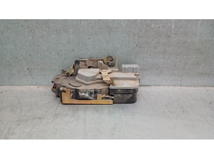 Recambio de cerradura puerta delantera izquierda para peugeot 206 berlina xt referencia OEM IAM 9135H3 9135H3 