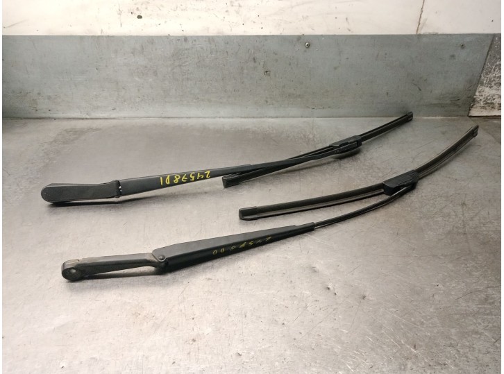 Recambio de brazo limpia delantero derecho para opel zafira a 2.0 dti referencia OEM IAM 90582558 6272483 