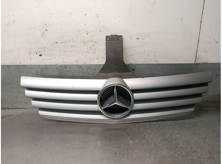 Recambio de rejilla delantera para mercedes-benz clase c (w203) sportcoupe 2.2 cdi cat referencia OEM IAM A2038800383 A203880038