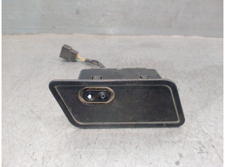 Recambio de mando elevalunas trasero derecho para tata safari ex safari 4x4 2.0 referencia OEM IAM 483DLTC49  