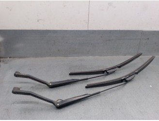 Recambio de brazo limpia delantero derecho para tata safari ex safari 4x4 2.0 referencia OEM IAM 483DLTC49 