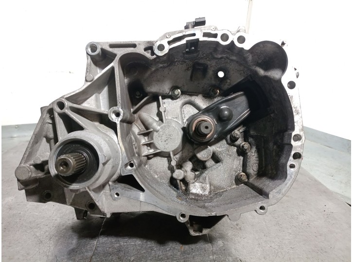 Recambio de caja cambios para dacia sandero ii 1.2 16v cat referencia OEM IAM JH3090 320109641R S019361