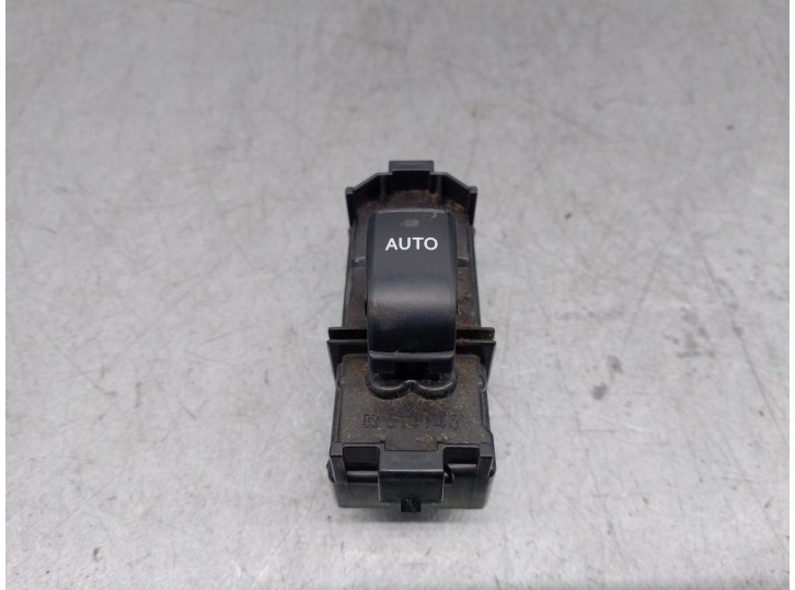 Recambio de mando elevalunas trasero izquierdo para toyota corolla verso (e12) 2.0 turbodiesel cat referencia OEM IAM 8403013030