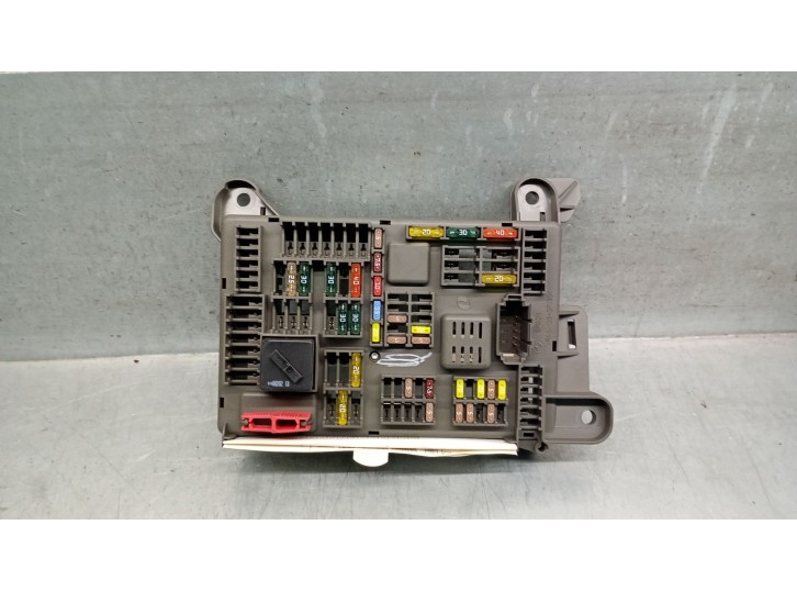 Recambio de caja reles / fusibles para bmw x6 (e71, e72) xdrive 35 d referencia OEM IAM 693168703 