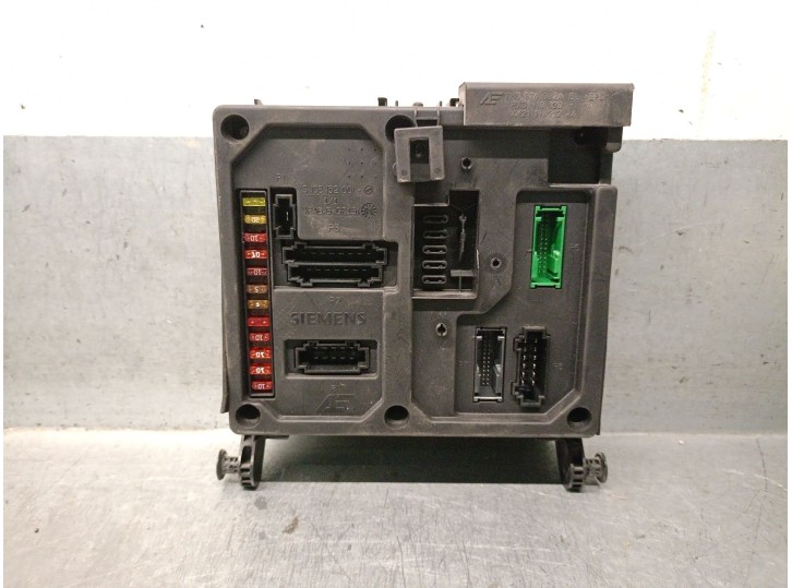 Recambio de caja reles / fusibles para seat alhambra (7v8) 1.9 tdi referencia OEM IAM 7M0962258K  S108145300H