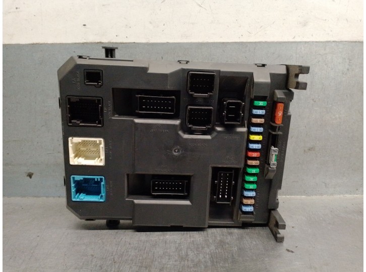 Recambio de caja reles / fusibles para citroën c3 ii 1.2 12v referencia OEM IAM 9666952180 