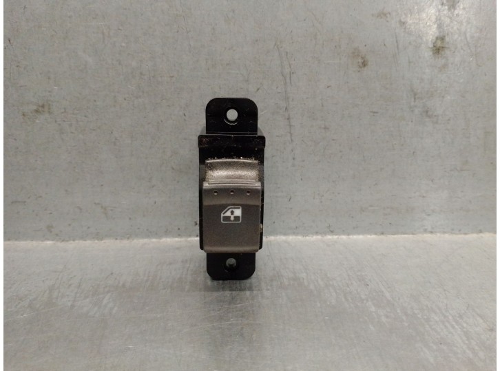 Recambio de mando elevalunas trasero izquierdo para ssangyong actyon 2.0 td cat referencia OEM IAM 8583009010HCX 8583009010HCX 