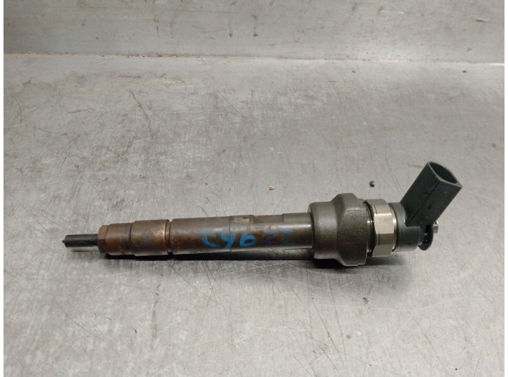 Replacement injector for Mini Mini Countryman (R60) Cooper D OEM IAM reference 850690203 0445110401
