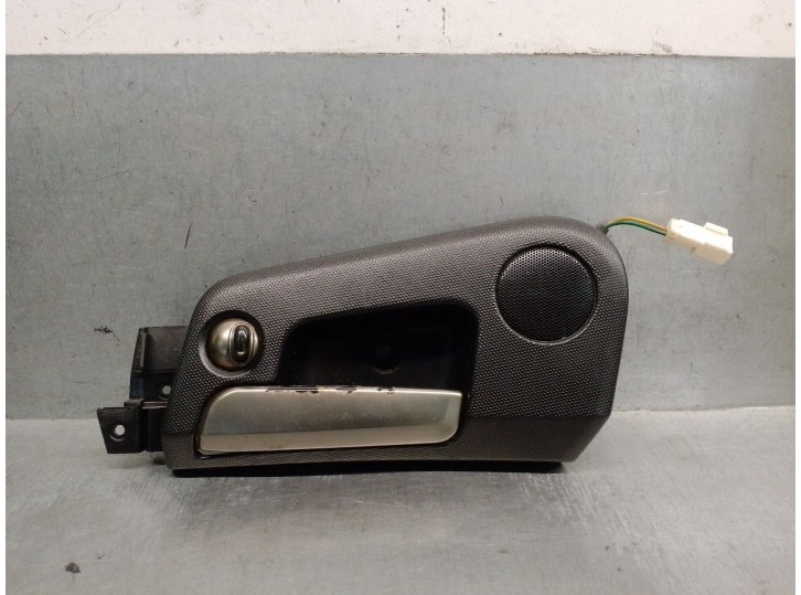 Recambio de maneta interior delantera izquierda para ssangyong actyon 2.0 td cat referencia OEM IAM 72411090002  