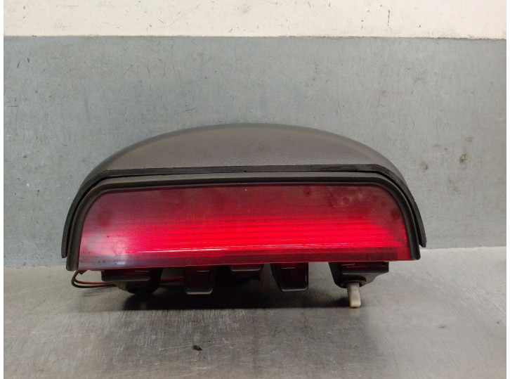 Recambio de luz central de freno para ssangyong actyon 2.0 td cat referencia OEM IAM 8380031004 8380031004 