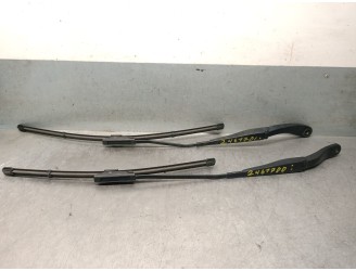 Recambio de brazo limpia delantero derecho para dacia duster ii 1.5 blue dci diesel fap cat referencia OEM IAM 288863112R 288863