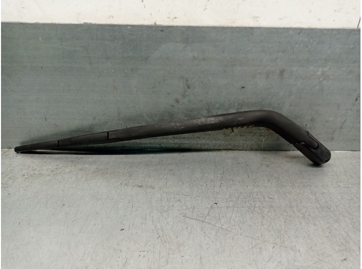 Recambio de brazo limpia trasero para toyota corolla verso (e12) 2.0 turbodiesel cat referencia OEM IAM 8524213060 8524213060 