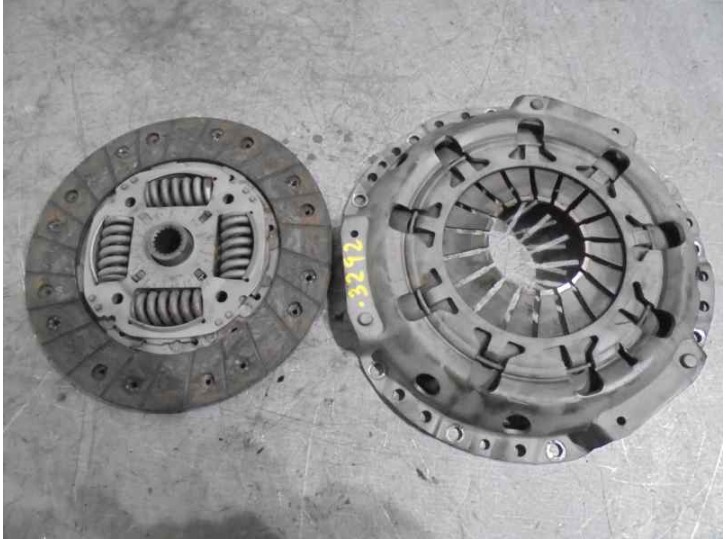 Recambio de kit embrague para nissan primera berlina (p11) referencia OEM IAM 46602  LUK