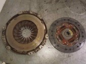 Replacement clutch kit for Nissan Almera (N16/E) 2.2 16v turbodiesel cat OEM IAM reference 1A0311 LUK