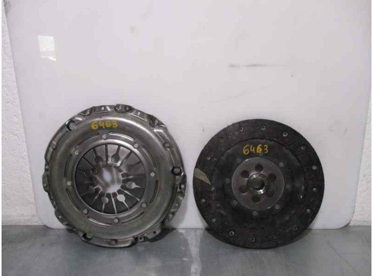 Recambio de kit embrague para renault megane ii berlina 5p 1.9 dci diesel referencia OEM IAM 8201044952  VALEO