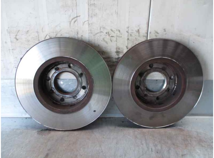 Replacement front brake disc for Volvo V40 estate diesel CAT OEM IAM reference 