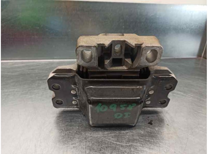 Replacement left engine mount for Volkswagen Golf VI (5K1) 1.4 16v TSI OEM IAM reference 1K0199555L 