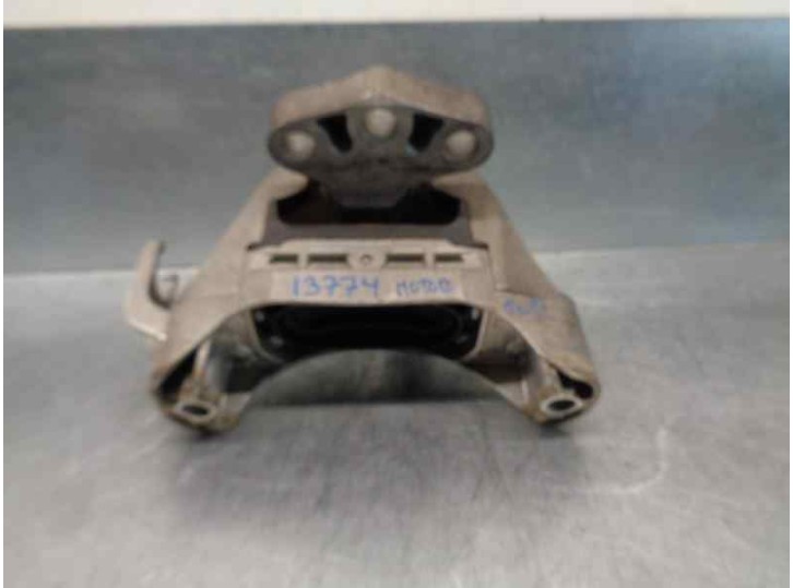 Replacement right engine mount for Opel Astra J GTI 1.4 sedan P10 OEM IAM reference 13347453 