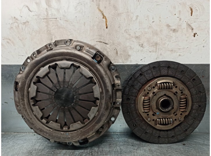 Recambio de kit embrague para toyota avensis berlina (t25) 1.8 sol sedán (4-ptas.) referencia OEM IAM 3121005043  