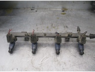 Replacement fuel injection rail for Kia Sephia II 1.5 CAT OEM IAM reference 0K2A313150B 