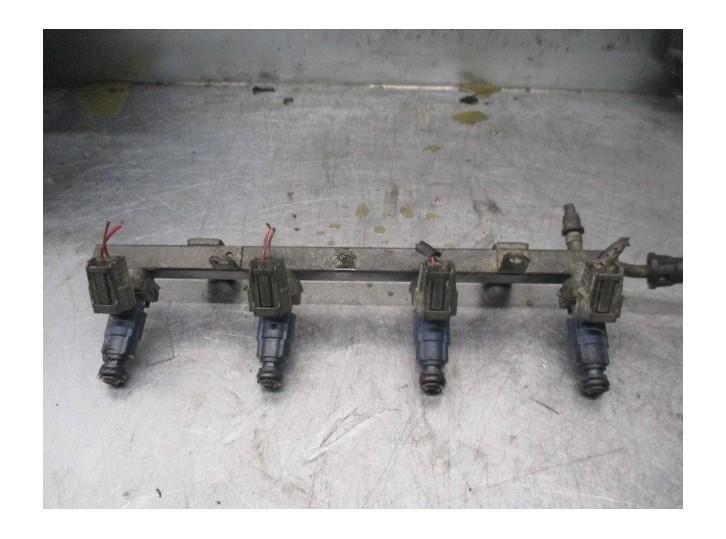 Replacement fuel injection rail for Kia Sephia II 1.5 CAT OEM IAM reference 0K2A313150B 