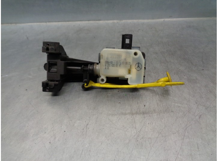 Recambio de motor tapa deposito combustible para mercedes-benz clase m (w164) 3.0 cdi cat referencia OEM IAM A2518200197 