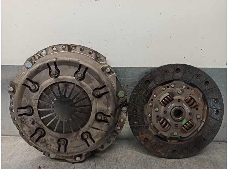 Recambio de kit embrague para nissan primera berlina (p11) básico referencia OEM IAM 30100BM400 30210BU000 LUK