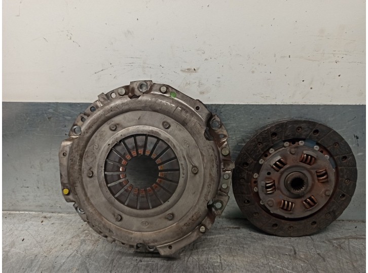 Recambio de kit embrague para nissan almera (n15) gx referencia OEM IAM 301000M007 119009910 LUK