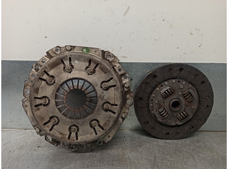 Recambio de kit embrague para kia shuma ii 1.6 ls 4 berlina referencia OEM IAM 0K30C16460 320045210 LUK