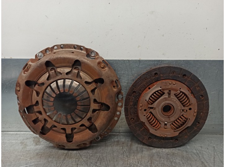 Recambio de kit embrague para toyota aygo (kgb/wnb) básico referencia OEM IAM 312100H040 319017210 LUK