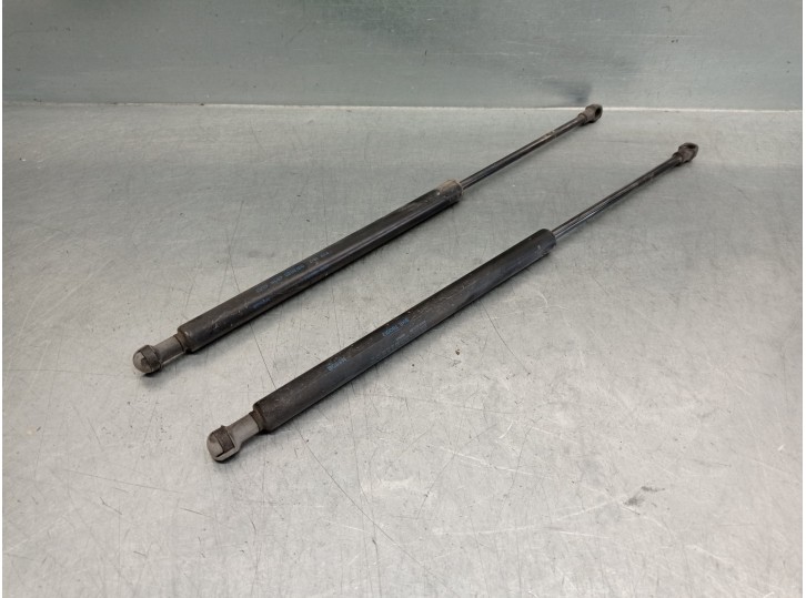 Replacement trunk / tailgate struts for Land Rover Discovery V6 TD Edition 60 Yrs OEM IAM reference BHE780012 
