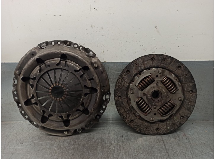 Replacement clutch kit for Peugeot 406 Coupe (S1/S2) 2.0 16V CAT OEM IAM reference 2004Y0 
