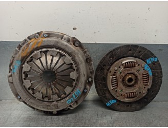 Recambio de kit embrague para lancia ypsilon (101) 1.4 cat referencia OEM IAM 71734872 194770 VALEO