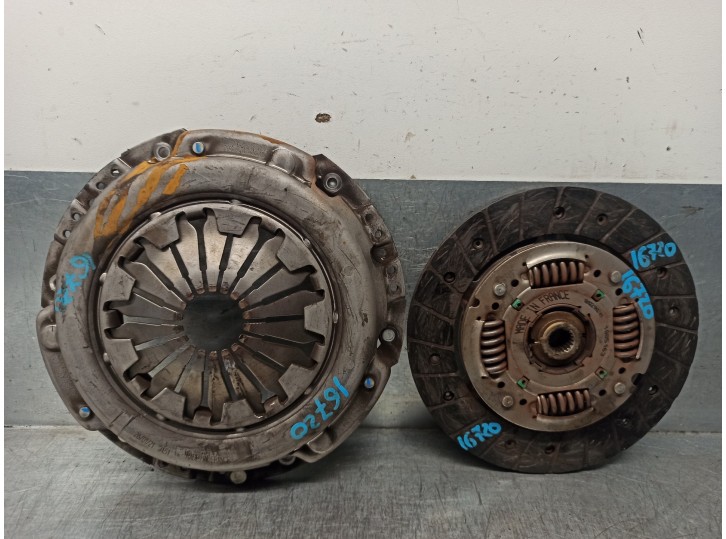 Recambio de kit embrague para lancia ypsilon (101) 1.4 cat referencia OEM IAM 71734872 194770 VALEO