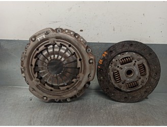 Replacement clutch kit for Nissan Note 1.5 dCi turbodiesel cat OEM IAM reference 8200527569 301016758R LUK