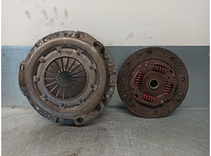 Replacement clutch kit for Peugeot 206 sedan 1.9 diesel OEM IAM reference 3082000600 1878003338 SACHS
