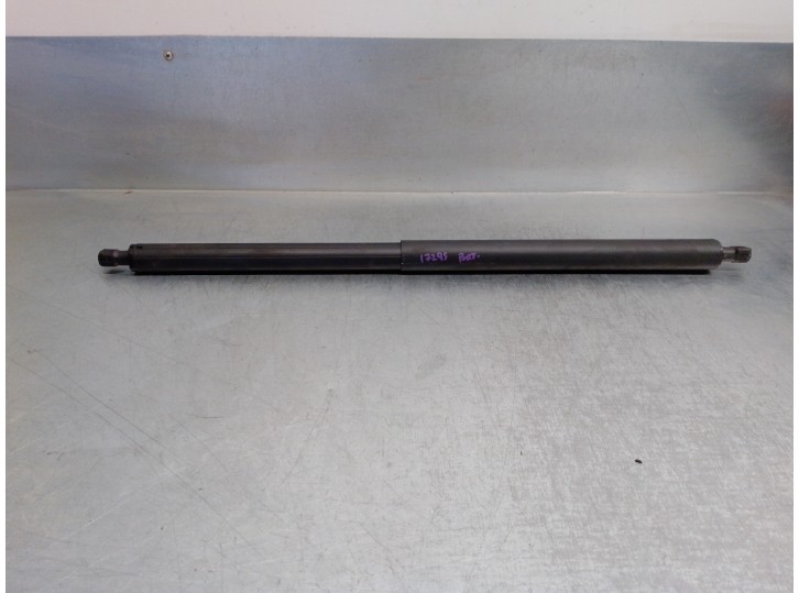 Recambio de amortiguadores maletero / porton para mercedes-benz clase v (w447) referencia OEM IAM A4479800064 