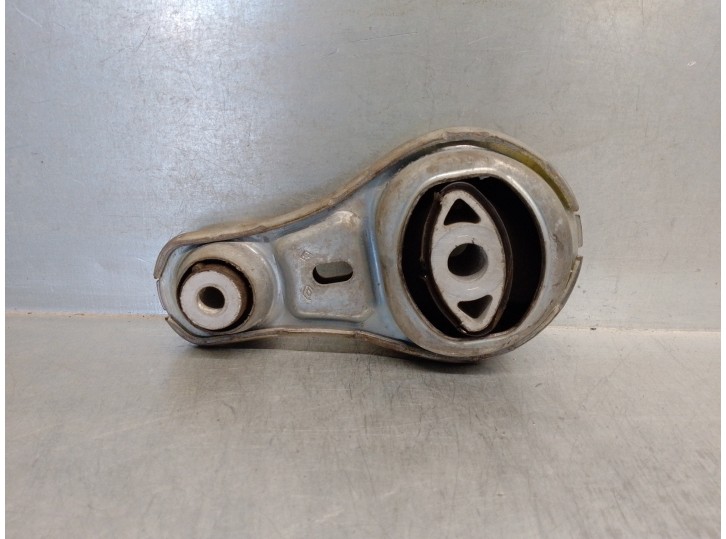 Recambio de soporte motor para mercedes-benz clase v (w447) referencia OEM IAM A4472401700 