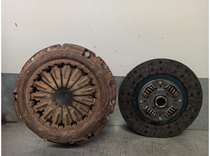 Recambio de kit embrague para toyota hilux (kun) 2.5 turbodiesel referencia OEM IAM 312100K190  