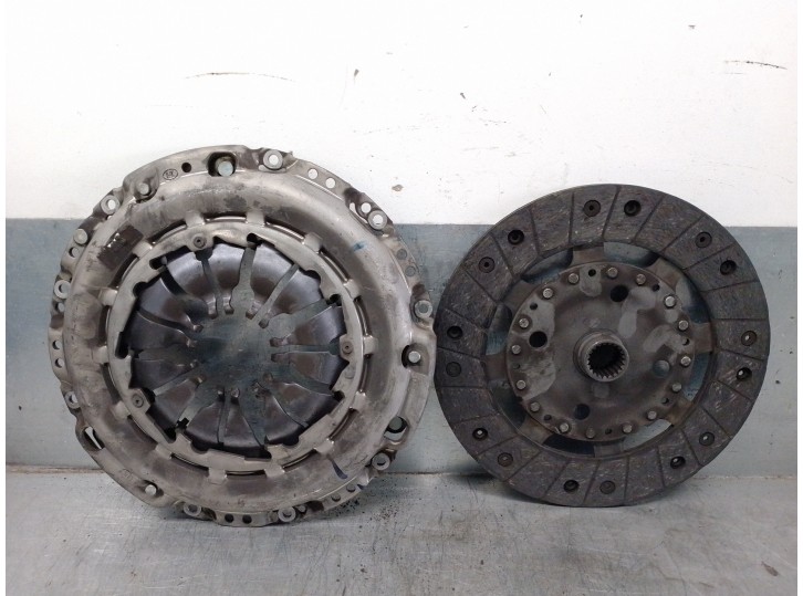 Replacement clutch kit for Nissan Qashqai (J11) 1.2 16V CAT OEM IAM reference 302100495R 
