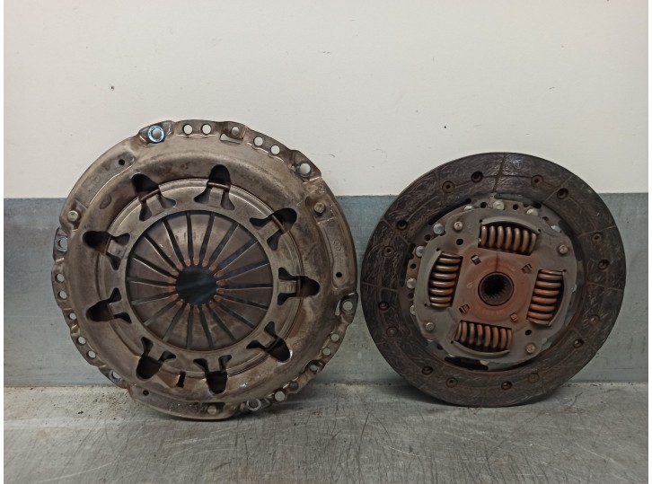 Recambio de kit embrague para citroën c4 berlina 1.6 16v hdi referencia OEM IAM 205266  