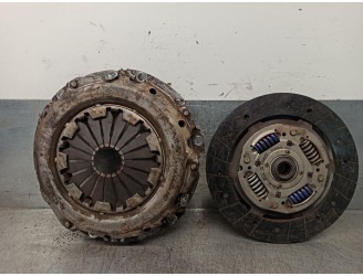 Replacement clutch kit for Ford Escort sedan 1.6 cat-u OEM IAM reference 5029558 