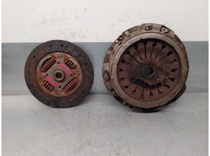Replacement clutch kit for Citroën Xsara Berlina 1.9 turbodiesel OEM IAM reference 9632775380 