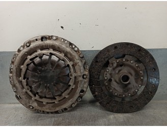 Replacement clutch kit for Nissan Pulsar (C13) 1.5 turbodiesel cat OEM IAM reference 302107571R 