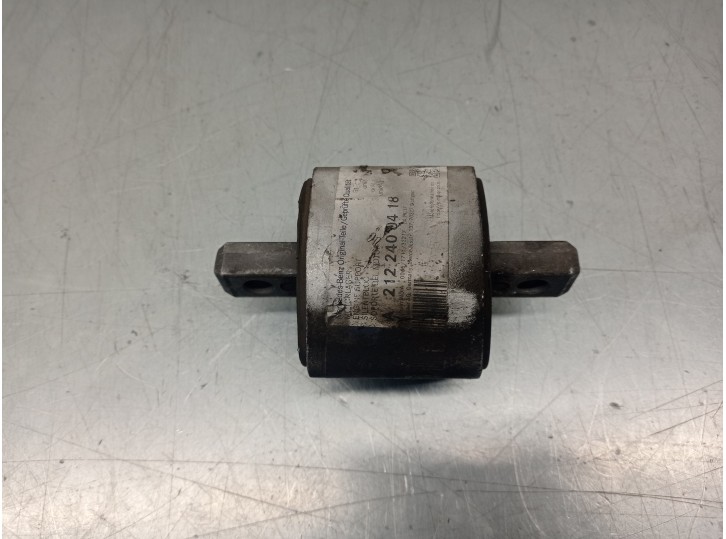 Replacement engine mount for Mercedes-Benz E-Class (W212) saloon 2.1 CDI cat OEM IAM reference A2122400418 