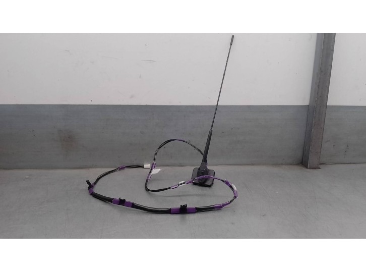 Recambio de antena para citroën c1 1.0 vti referencia OEM IAM 131720G 