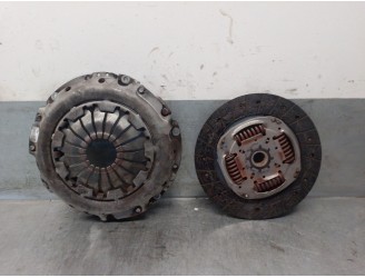 Recambio de kit embrague para dacia sandero ii 0.9 tce cat referencia OEM IAM 302052515R  