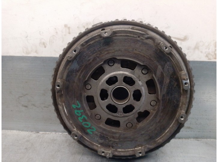 Recambio de volante motor para renault megane iii berlina 5 p 1.2 16v referencia OEM IAM 123104345R  