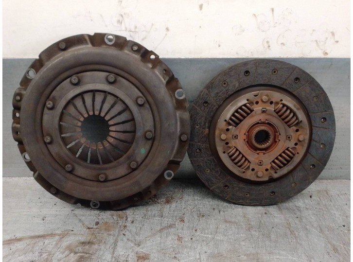 Recambio de kit embrague para lancia ypsilon (101) 1.3 jtd 16v referencia OEM IAM 71747812  VALEO